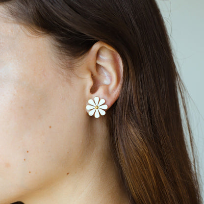 WHITE FLOWER.
