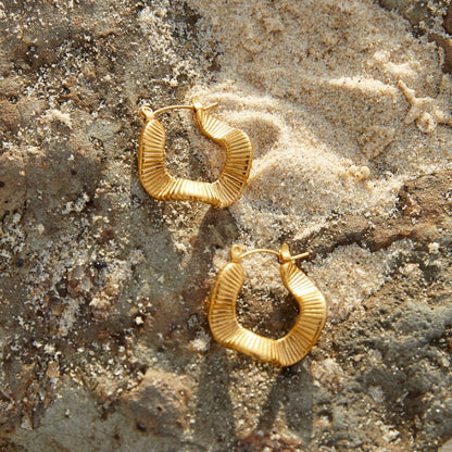Creole ondulate geometriche in oro
