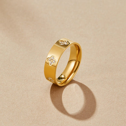 Anello trifoglio dorato con cristalli